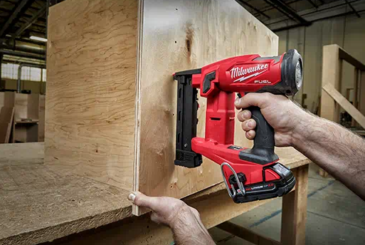 Milwaukee M18 FUEL 18GA 1/4
